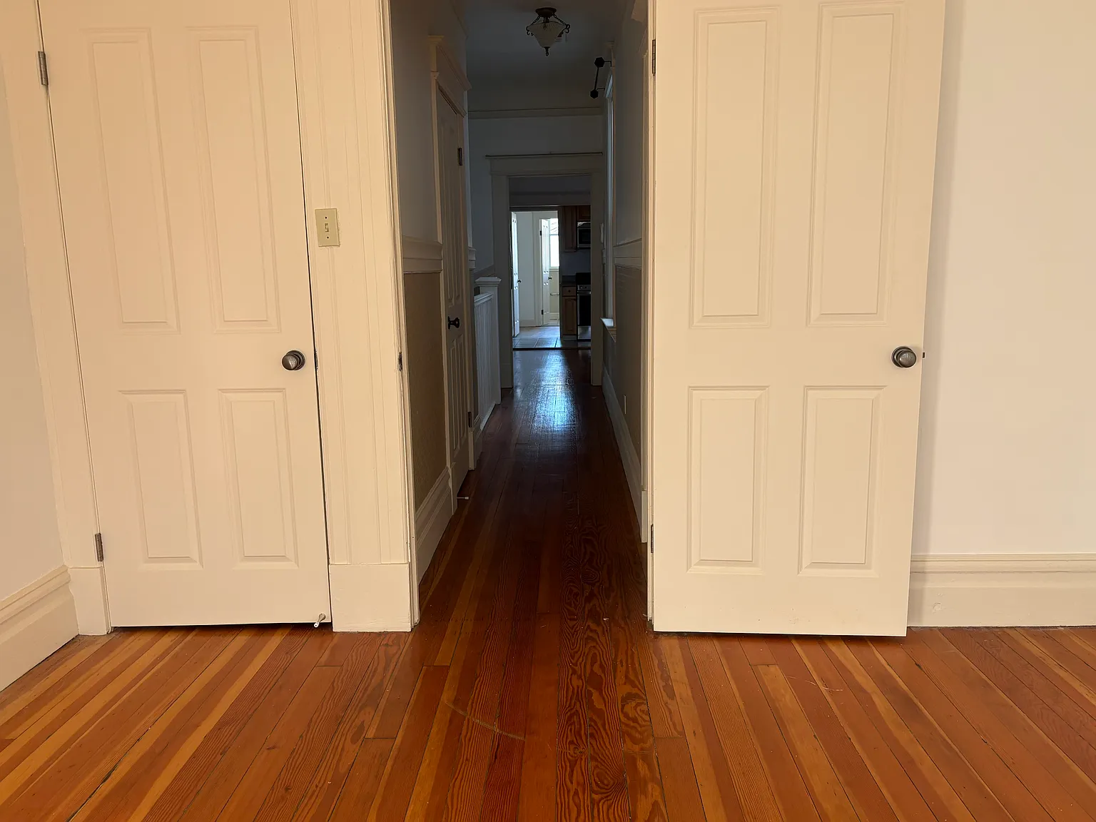 2 bed, 760 sqft, $5,850 — Photo 2