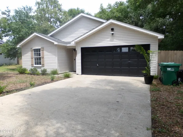 321 Timber Wind Dr, Defuniak Springs, FL 32433