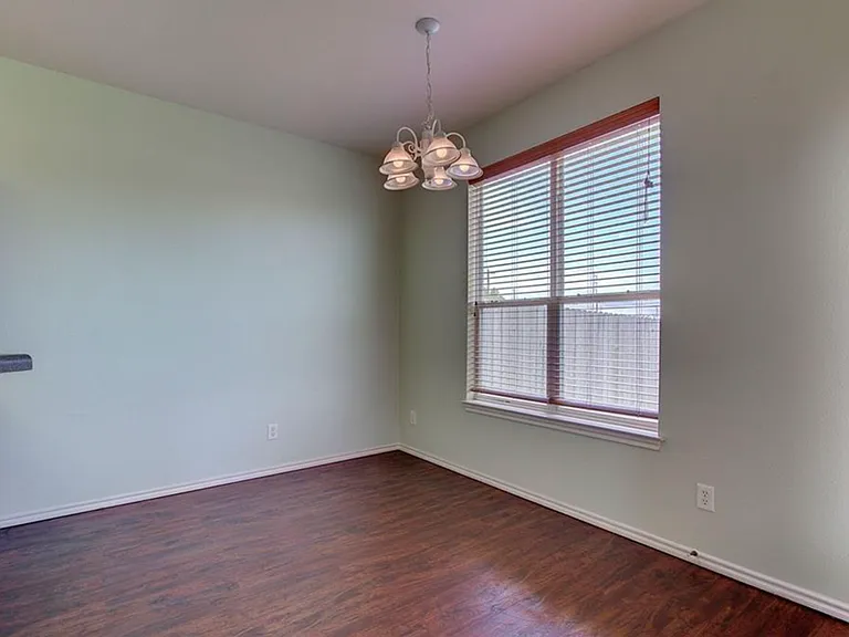 1039 Janae Ct — Photo 6