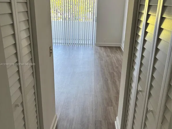 7900 N Camino Cir, Miami, FL