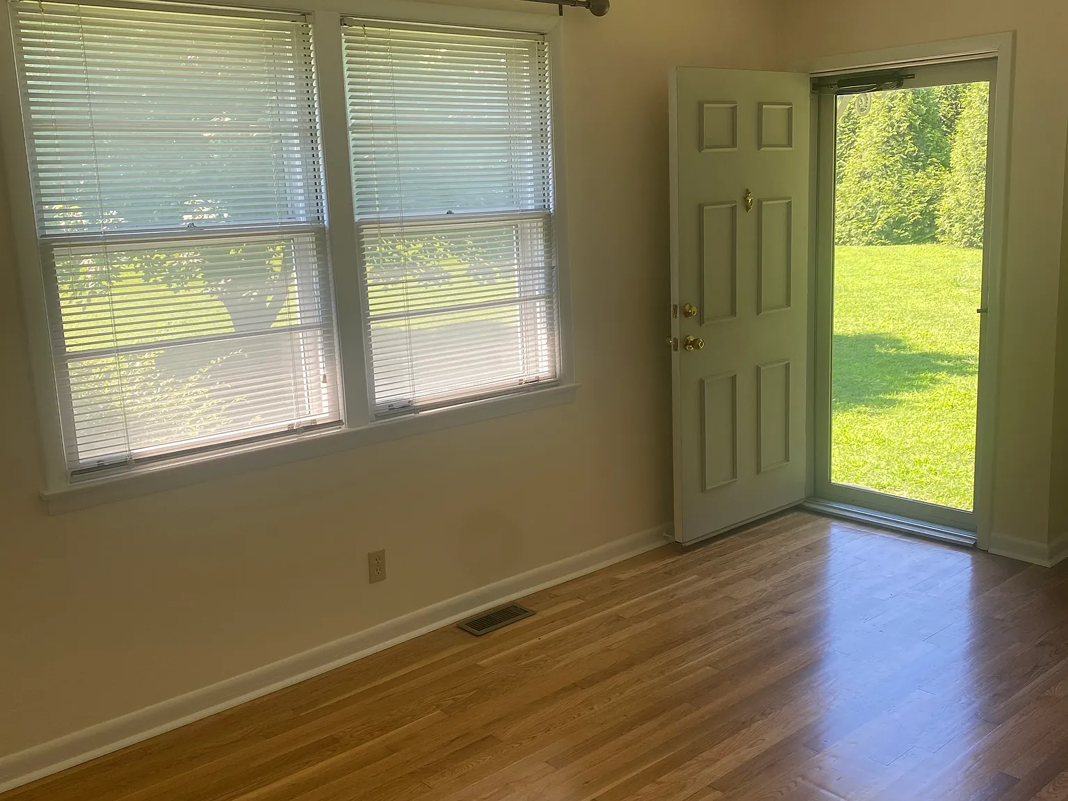 272 Lisa Ln — Photo 4