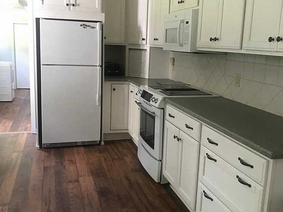 4th image of 910 Heritage Dr
