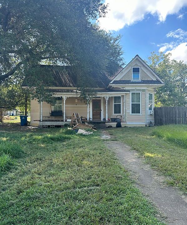 2nd image of 1045 8th St