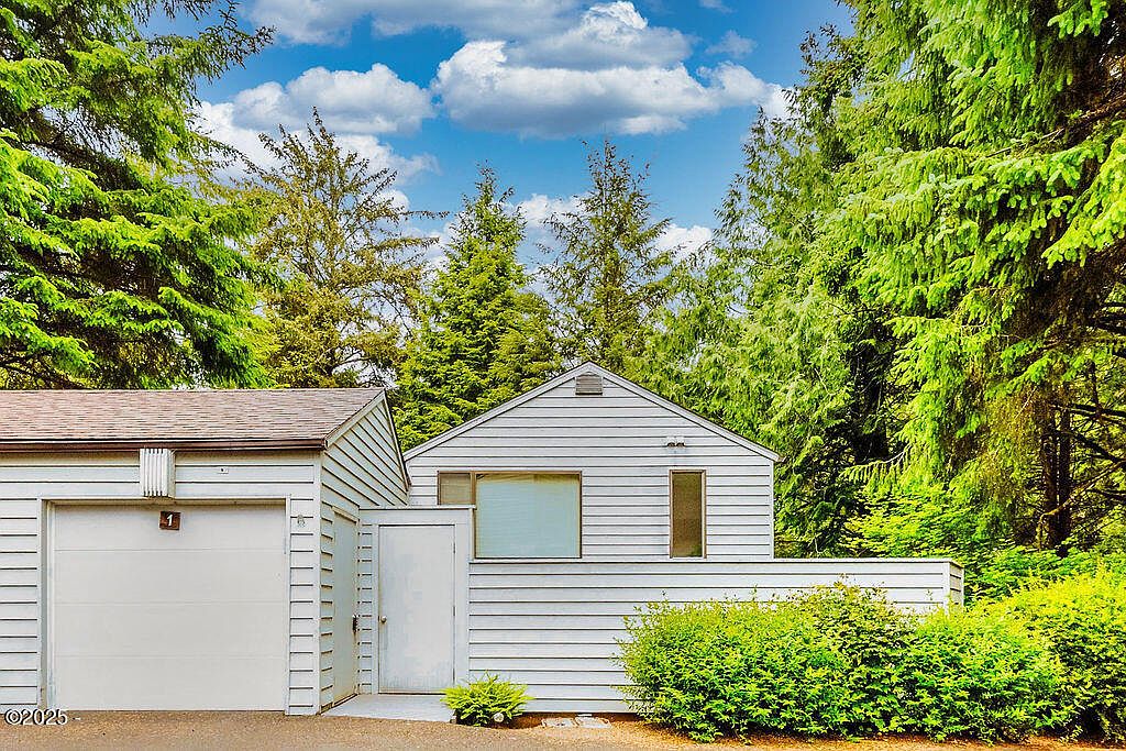 600 Island Dr UNIT 1