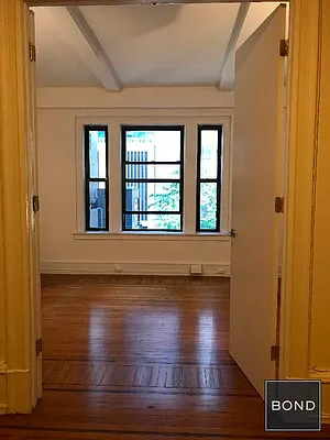 Rented by Bond New York | media 7