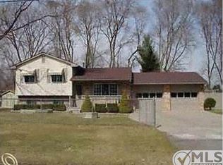 5016 Davers Ave, Waterford, MI 48329