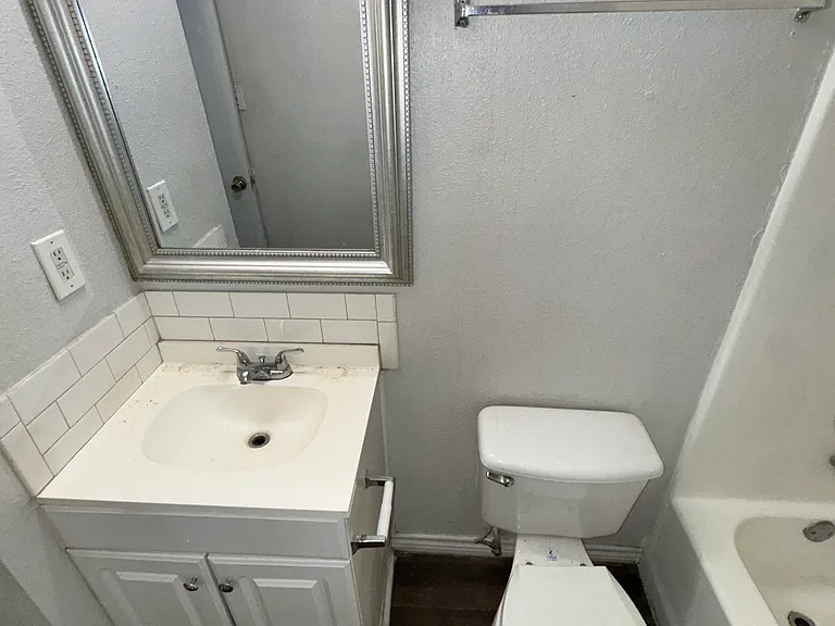 830 W Hutchins Pl #6 — Photo 8