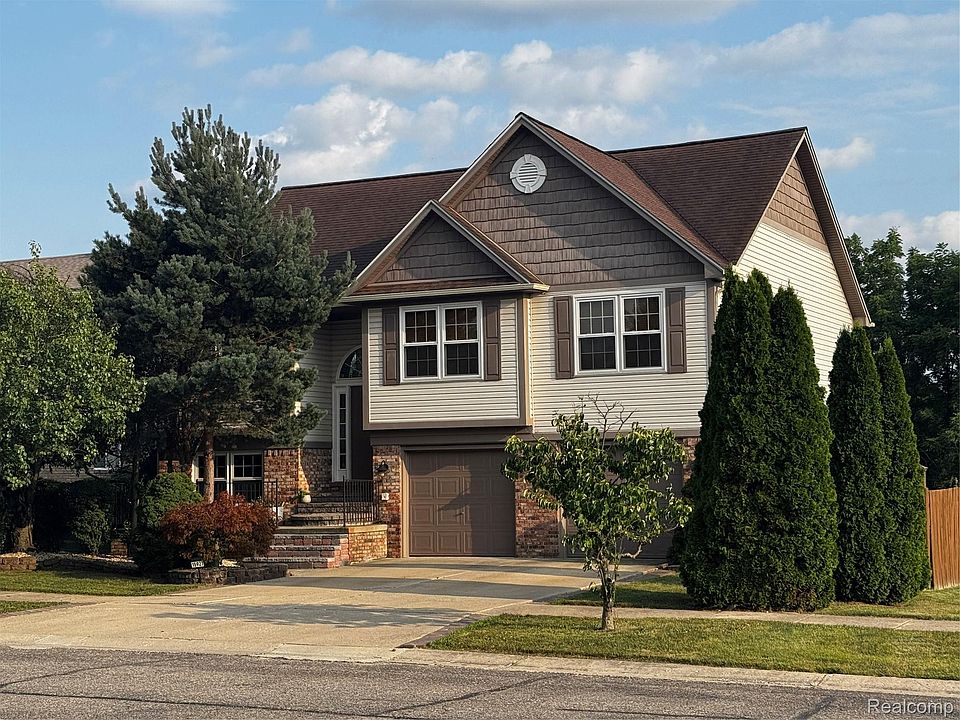 1st image of 15927 Petros Dr