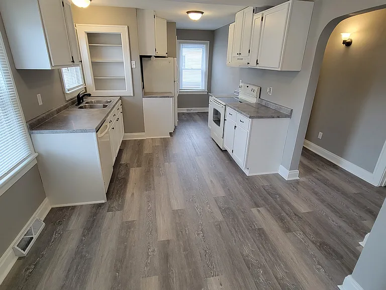 402 S McClun St — Photo 3