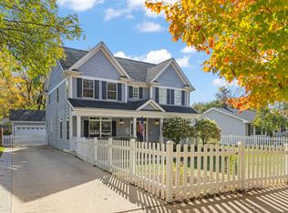 249 Hillside Ave, Glen Ellyn, IL 60137