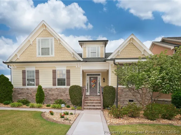 11 Skipping Pines Ct, Spring Lake, NC 28390