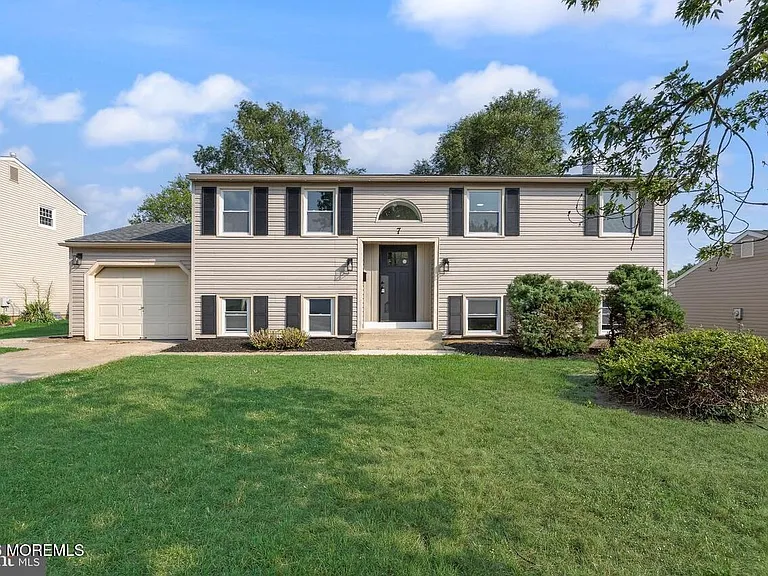 7 Stone River Rd — Photo 1