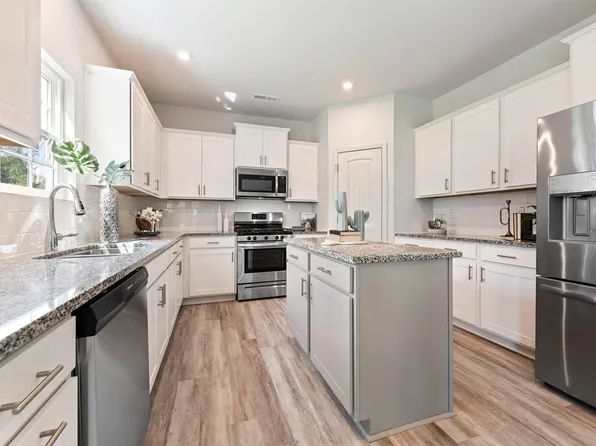 498 Dasu Dr, Clayton, NC 27520