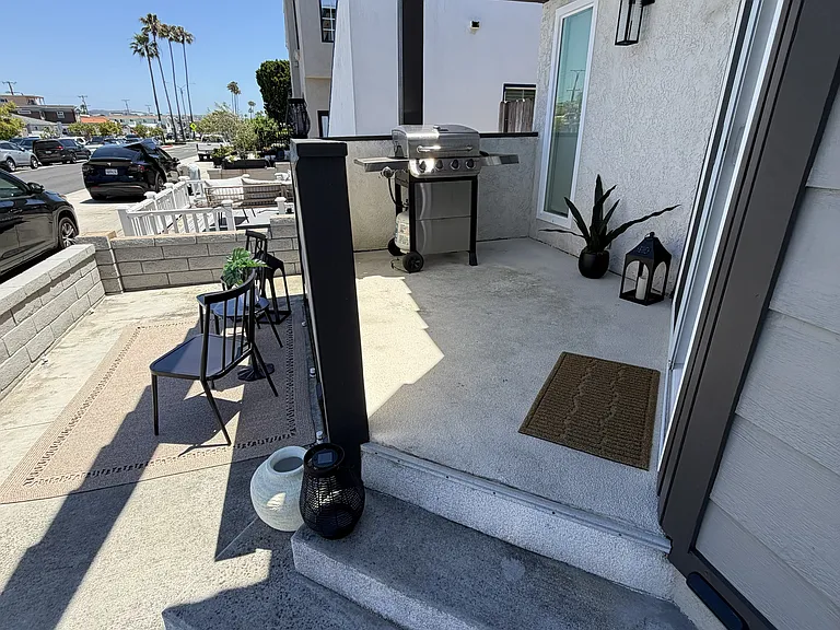1237 W Balboa Blvd — Photo 2