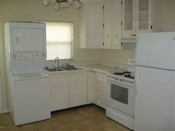 3rd image of 1204 Lincoln Dr