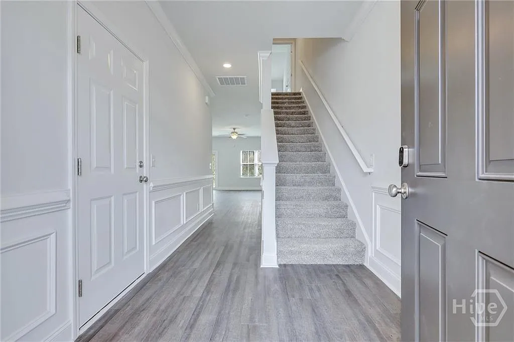 3 bed, 1605 sqft, $1,995 — Photo 2