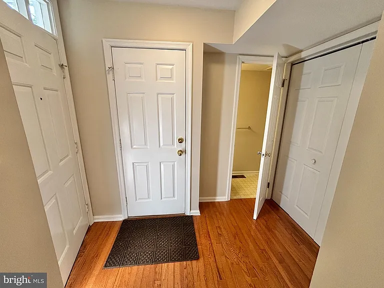 335 Danbury Ct #335 — Photo 3