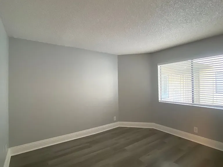 1429 E Florida St — Photo 11