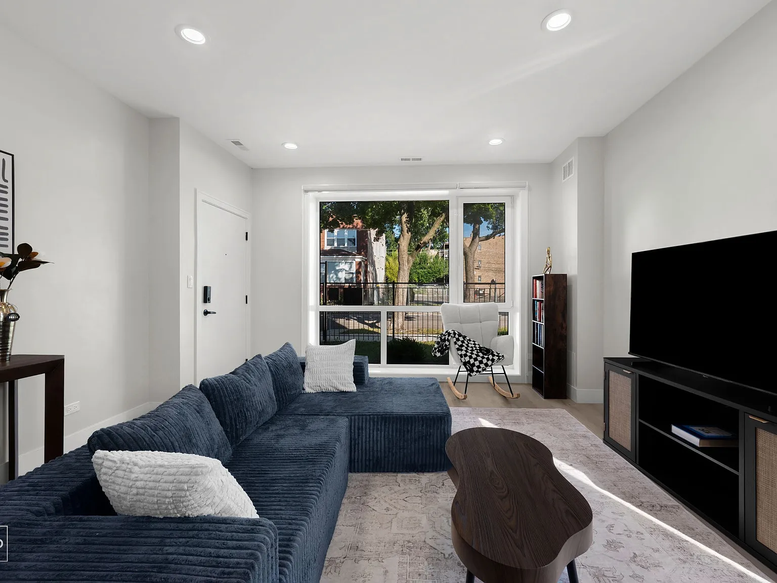 3 bed, 1700 sqft, $2,700 — Photo 4