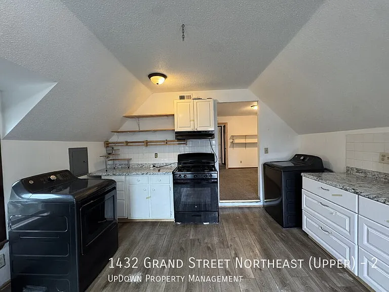 1432 Grand St NE #2 — Photo 8