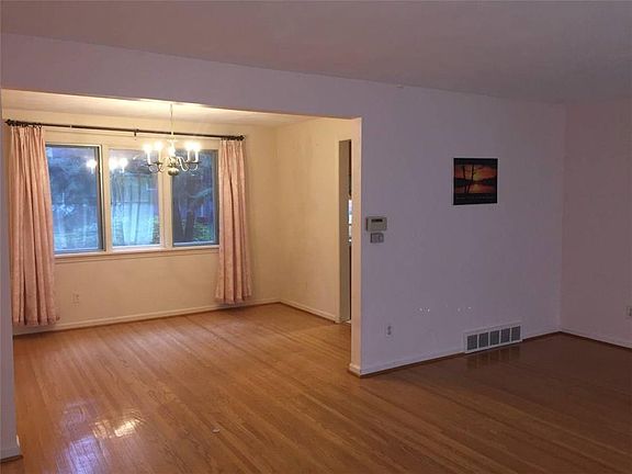 5th image of 53 Shire Oaks Dr