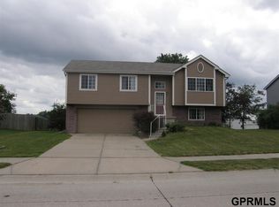 1505 Savannah Dr, Papillion, NE 68133