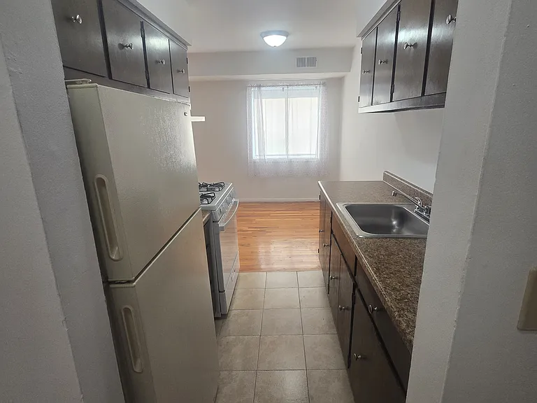 33 Bay Ter #1-A — Photo 7