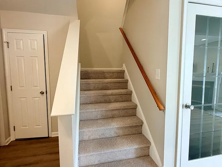 1422 Oxford Cir — Photo 8