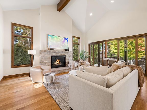 3rd image of 609 Callahan Pl