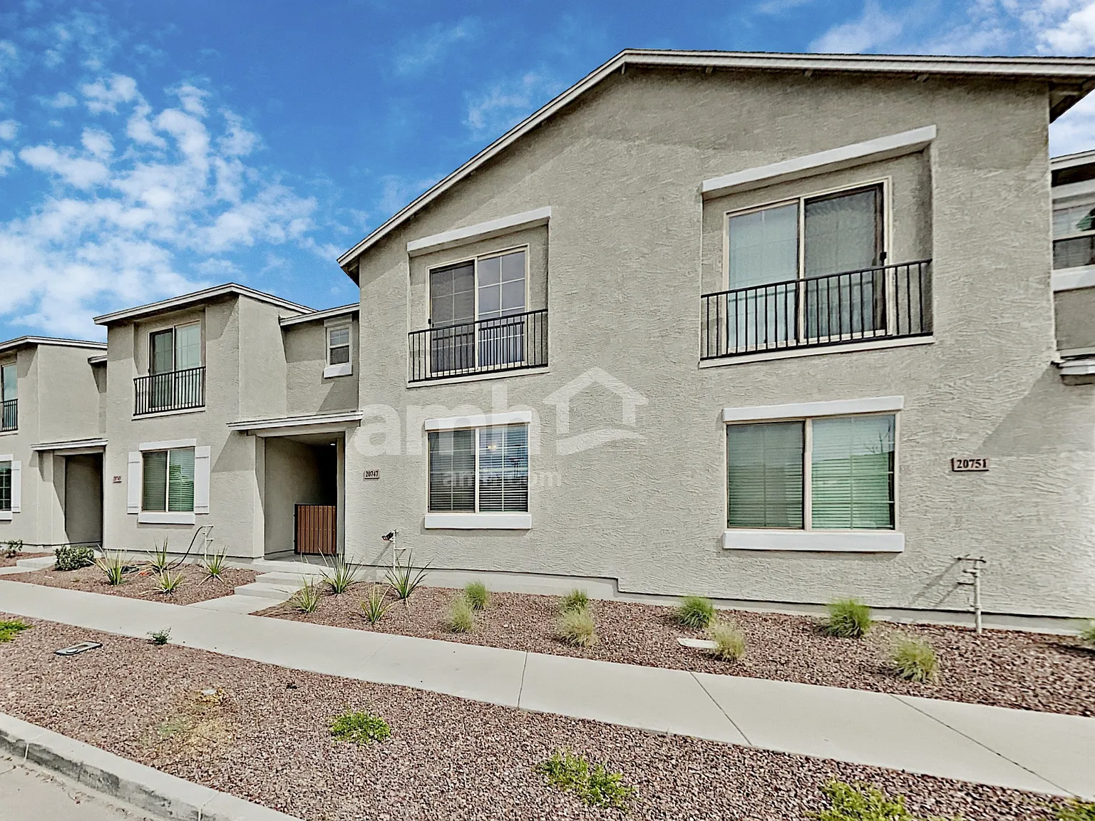 3 bed, 2.5 bath, 2077 sqft, $1,930 — Photo 1