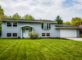 423 Summit Dr, Watervliet, MI