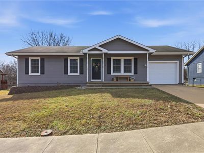 315 NE 4th Ter, Oak Grove, MO, 64075