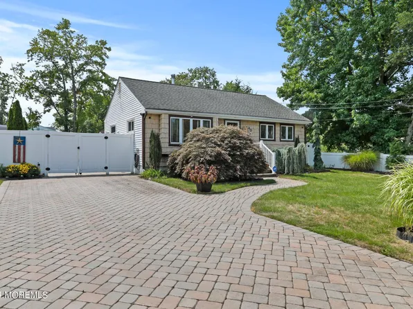 40 Pearce Avenue, Eatontown, NJ 07724