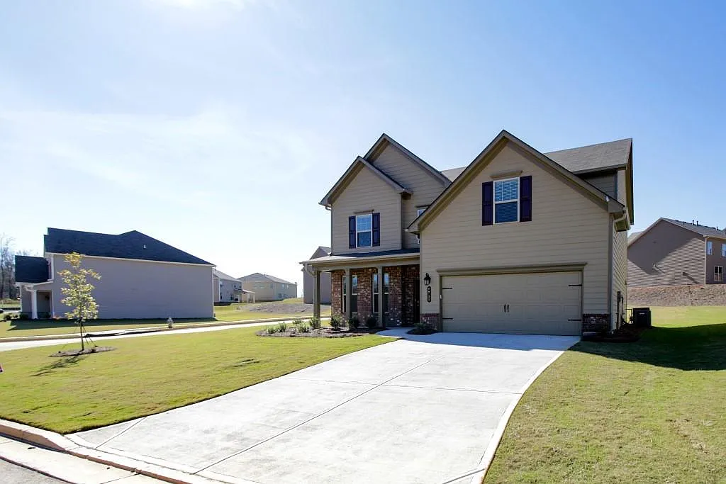4 bed, 2.5 bath, 2580 sqft, $2,350 — Photo 3