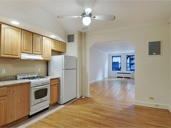 5th image of 232 E 40th St APT 3b