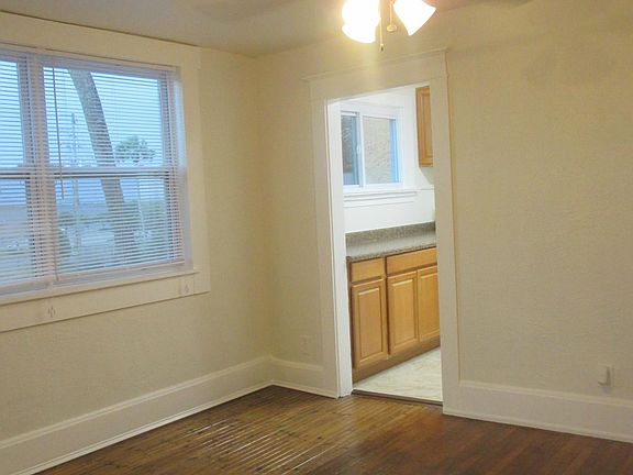 5th image of 3-1219 E Strawbridge Ave #3