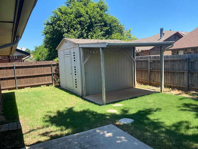 708 Sage Brush Rd — Photo 1