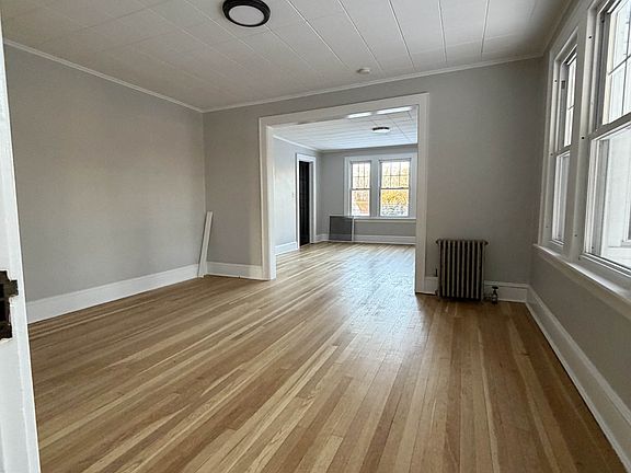 4th image of 198 Farmington Ave #2