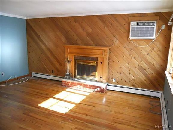 4th image of 30 Fairview Ct