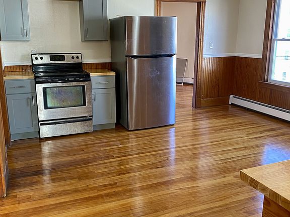 2nd image of 98 Walnut St #3