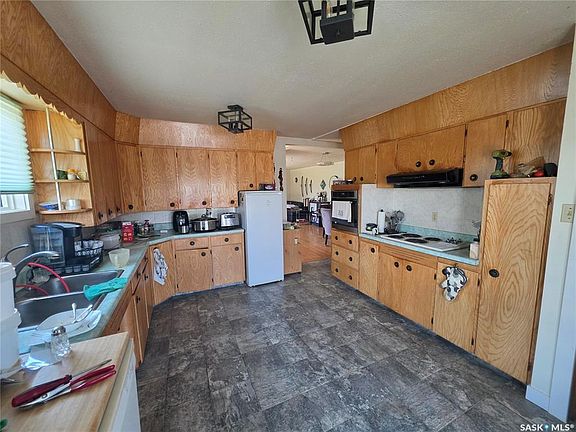 4th image of 204 1st AVENUE S