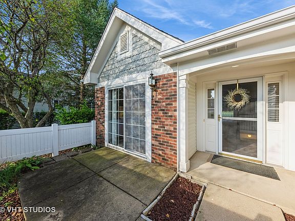 3rd image of 2827 N Southern Hills Dr
