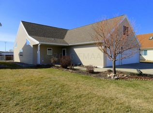 906 Homestead Ct, West Fargo, ND 58078