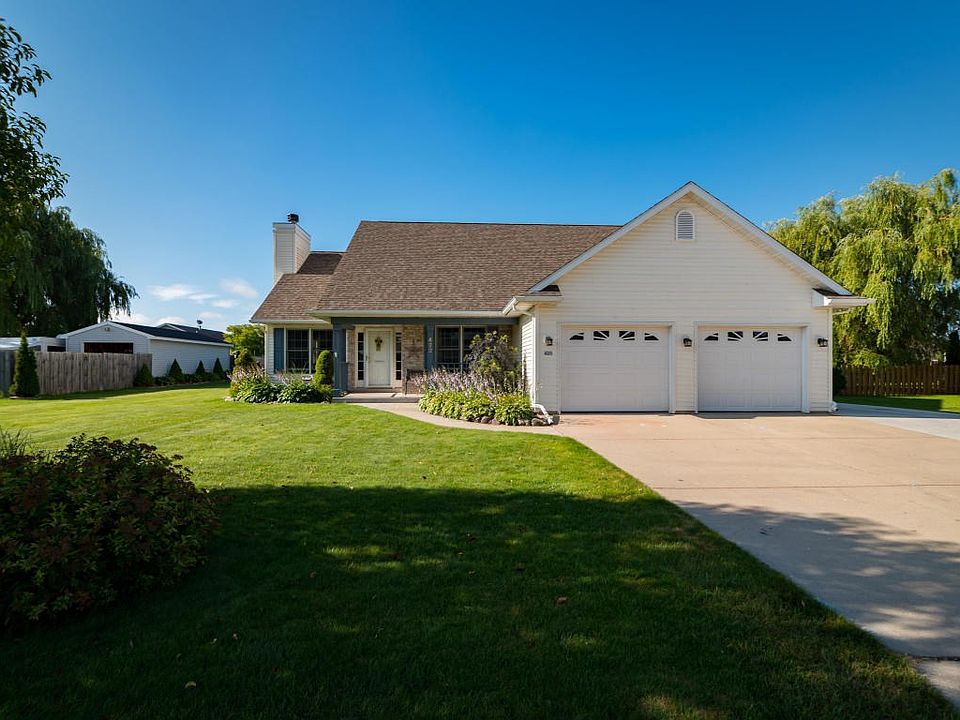 423 Hickory St-1
