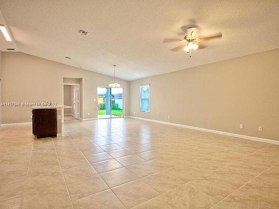 4th image of 718 NE Perch Ln