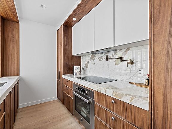 5th image of 109 Devoe St #7