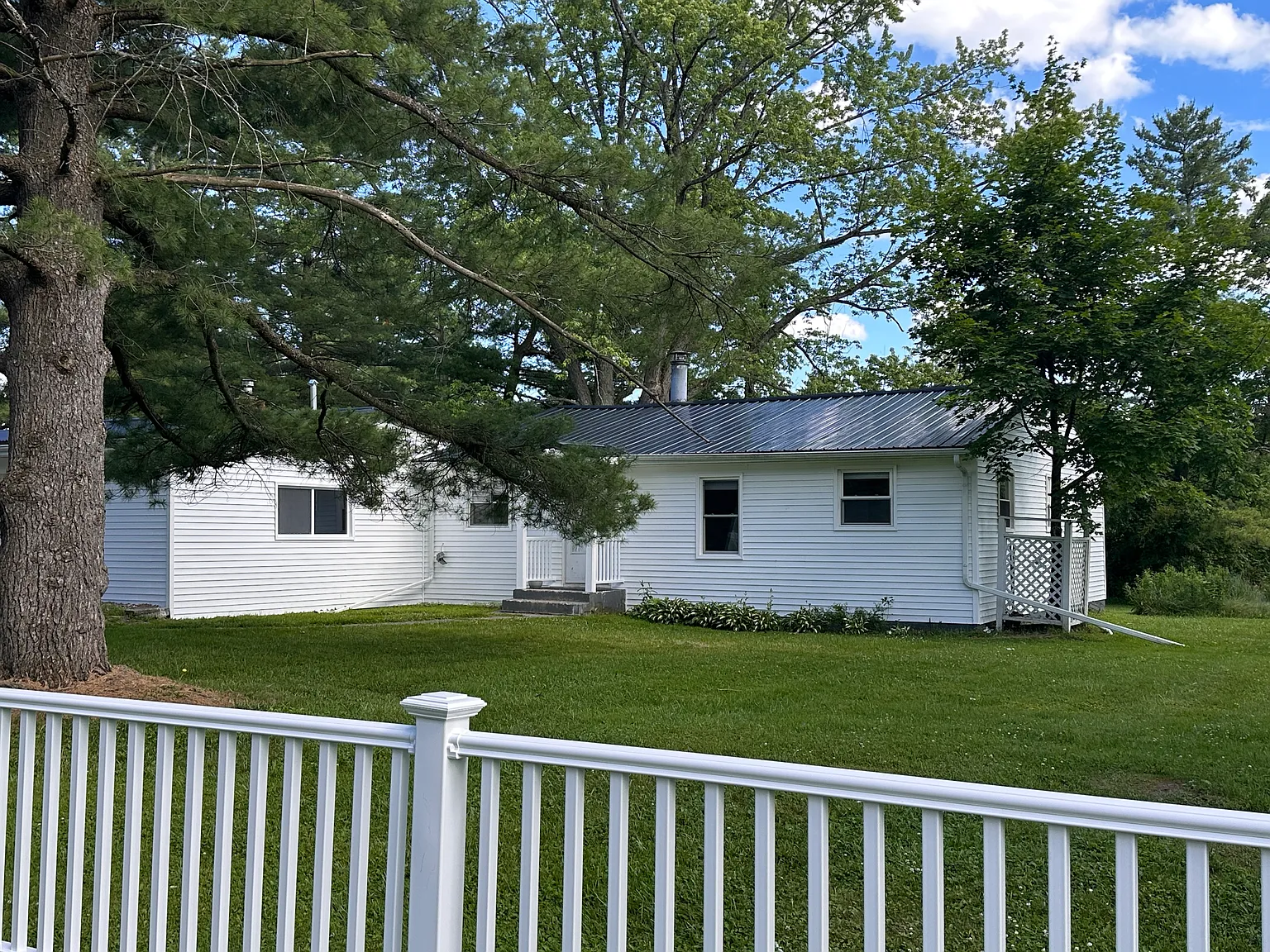 4 bed, 2.5 bath, 1650 sqft, $3,850 — Photo 2