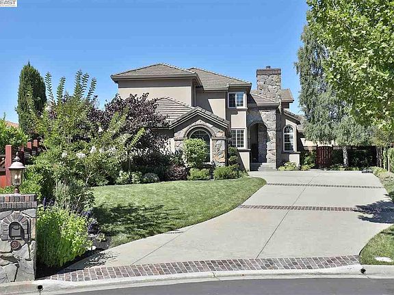 2nd image of 63 Deer Crest Pl