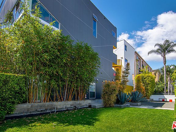 5th image of 803 N Wilcox Ave #14