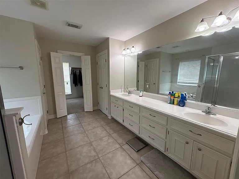 308 Williamsburg Ave — Photo 15